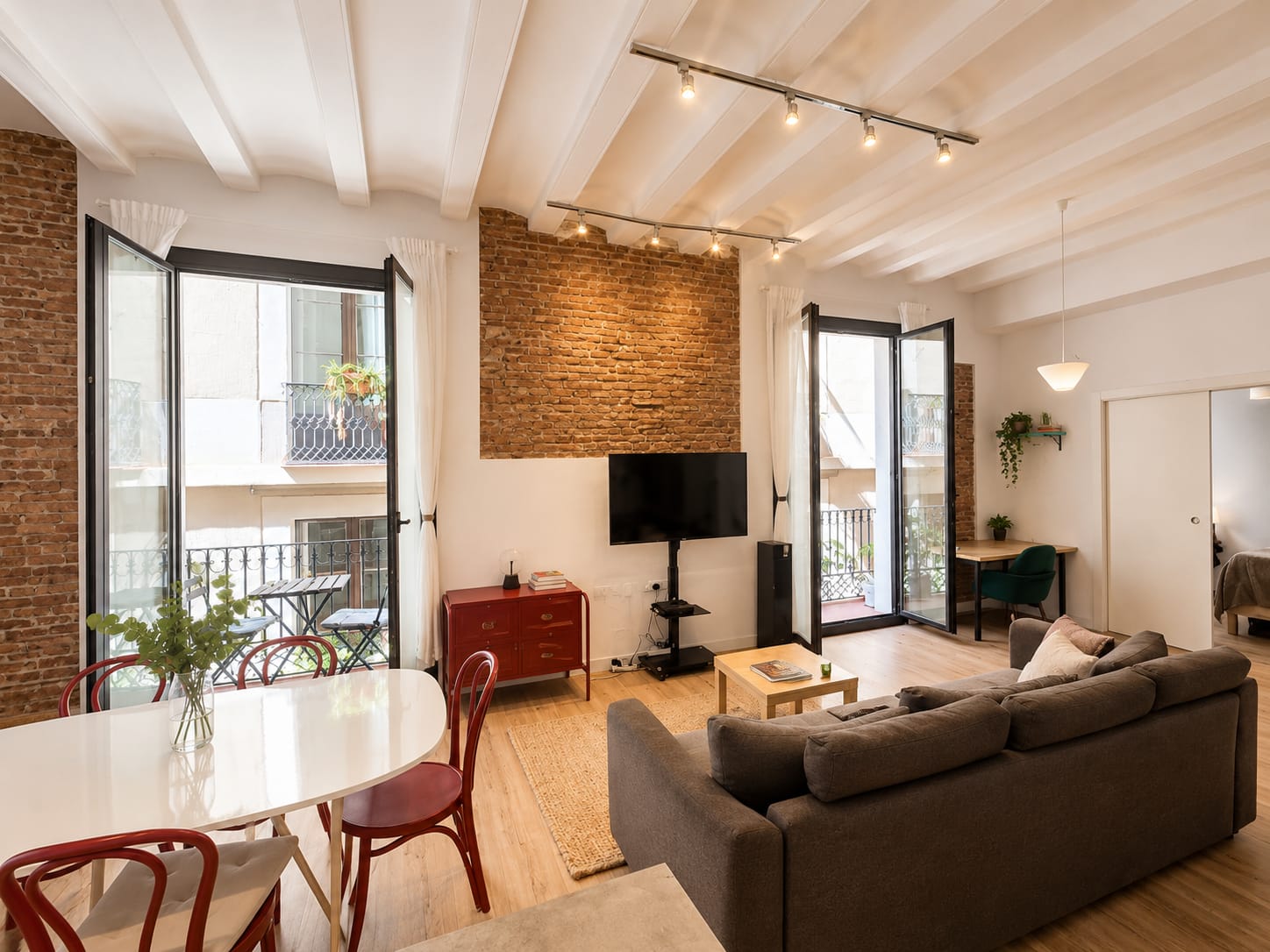 whatsapp-image-2026-06-19-at-13.04.48-4 PISO EN VENTA EN CIUTAT VELLA